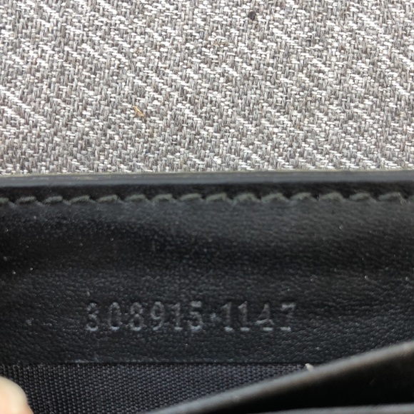 GUCCI Embossed Logo Leather Money Clip - Picture 4 of 7